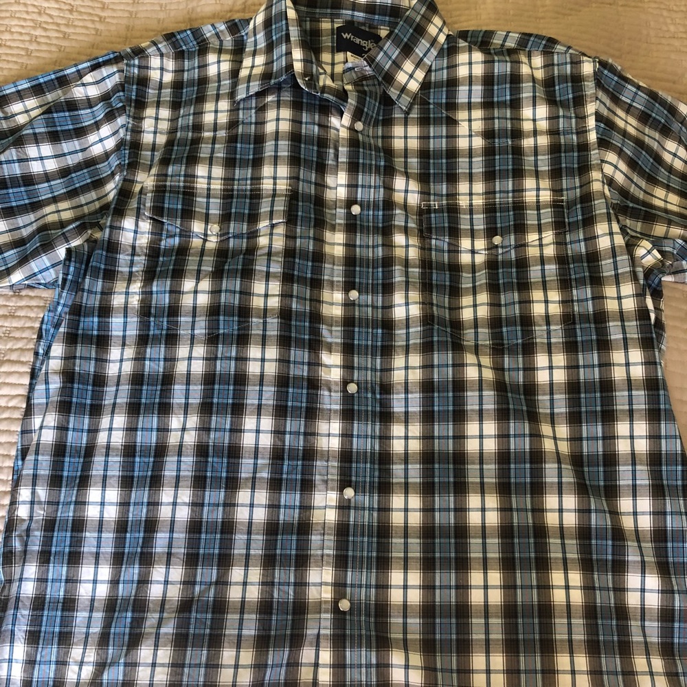 Wrangler button down pearl closure shirt